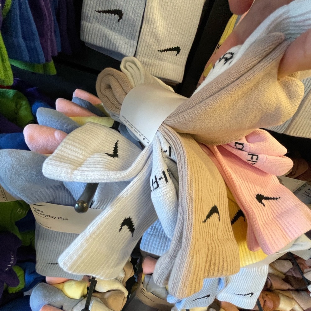 Nike Everyday Plus Cushioned
Training Crew Socks (6 Pairs)
Multi-Color
Size L - Picture 9 of 16